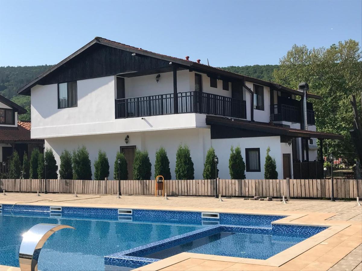 Guest House Bukor Shtepi Mandrica Экстерьер фото